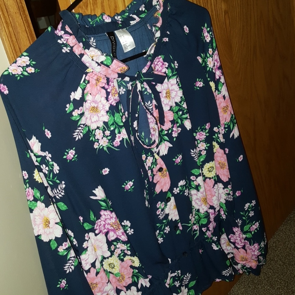 H&M blouse !! 🌼🌻🌹🥀